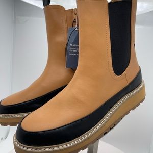 Women’s Tan Memory Insoles Boots size 9.5 NWT